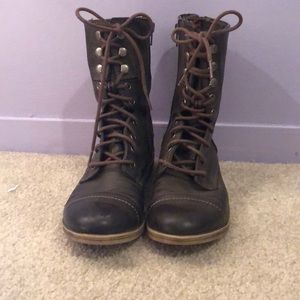 COMBAT BOOTS